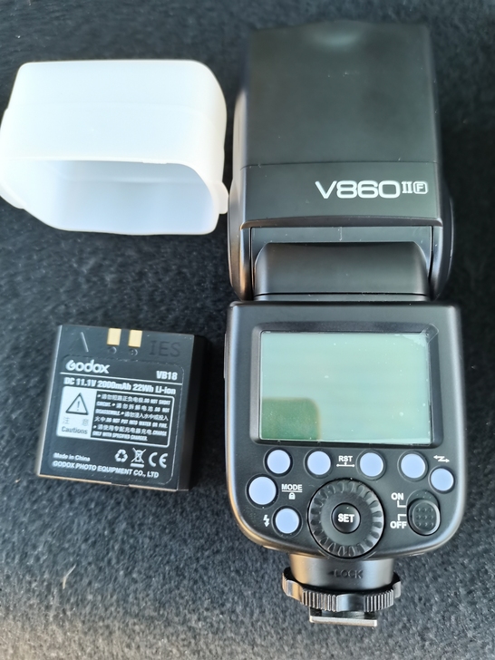 神牛v860ii二代富士口闪光灯，几乎全新...