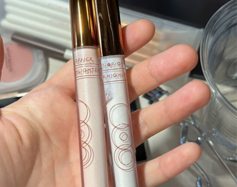 OUTOFO液体修容 01和03 只试用过...