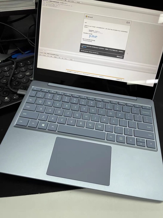 微软Surface Laptop Go