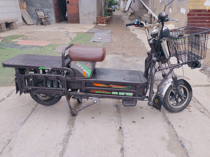 载重王，前后碟刹，不到一年，手续齐全，黄牌...