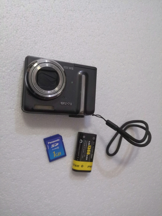 柯达z885,能开机拍照,屏幕花屏,当配件...