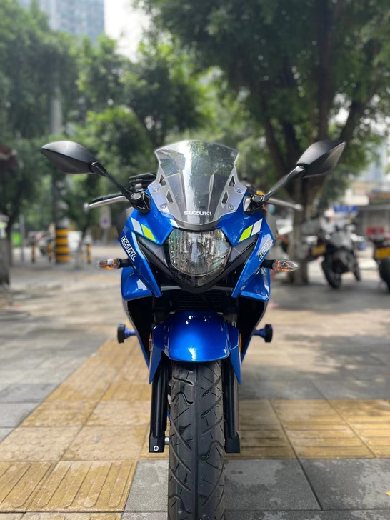 20年铃木GSX，4000多公里，经典蓝色...
