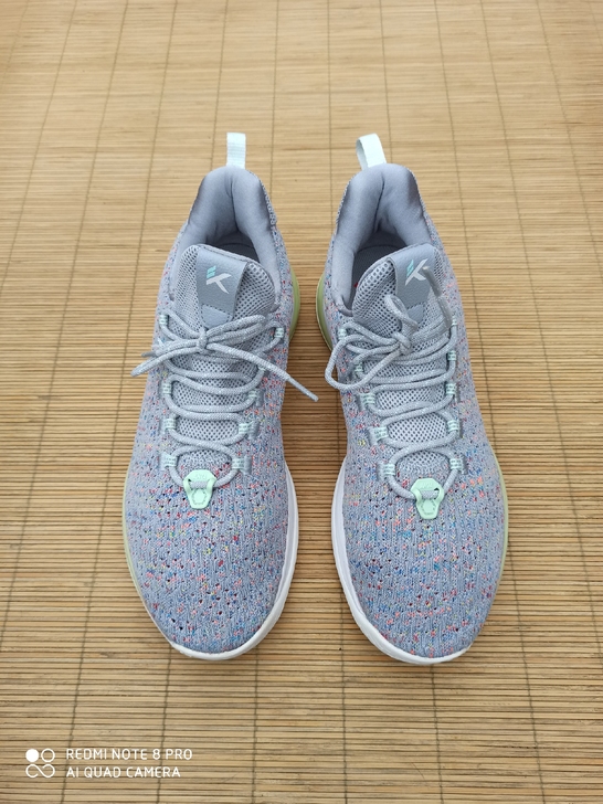 44.5码安踏新款篮球鞋