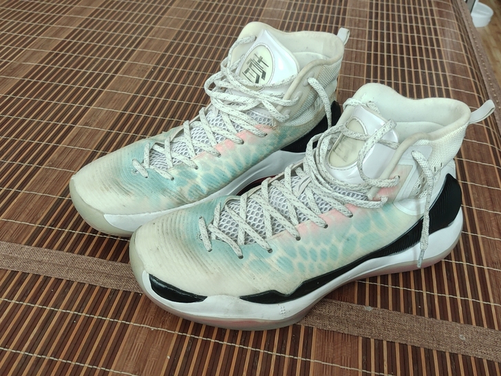 李宁驭帅11水蜜桃，42.5码，成色自己看...