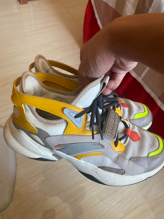 清理鞋柜 安踏运动鞋 43尺码