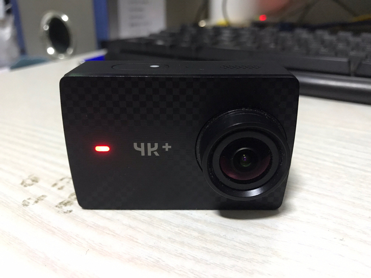 小蚁4K+运动相机。只有裸机了。配件丢失。...