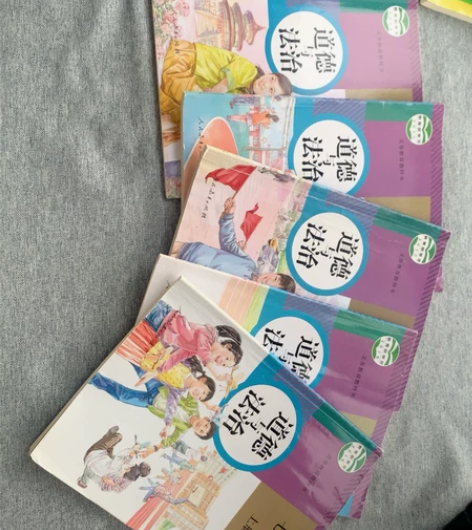 初中部编版政治教材 基本全新 只是封面放...