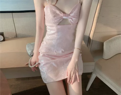 性感肩带镂空蝴蝶结吊带连衣裙女夏季新款气质...