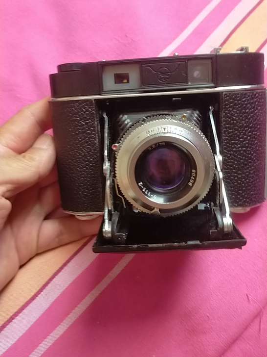 海鸥203一1相机九成新，黑色带闪光灯插座...
