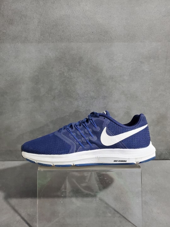 二手42码  正品耐克跑步鞋  后跟内衬瑕疵