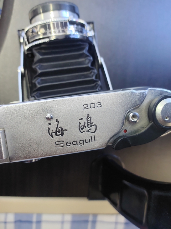 海鸥203，外皮开胶，但是都在，相机包一个...