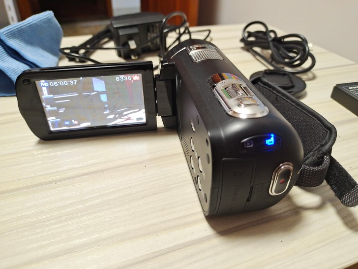 欧达摄像机D370，几乎全新。 配件齐全。...