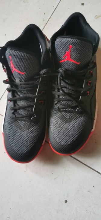 乔丹高帮运动鞋实战蓝球鞋几乎全新，43码太...
