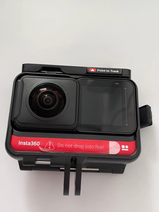 出售99新的insta360双镜头版（36...