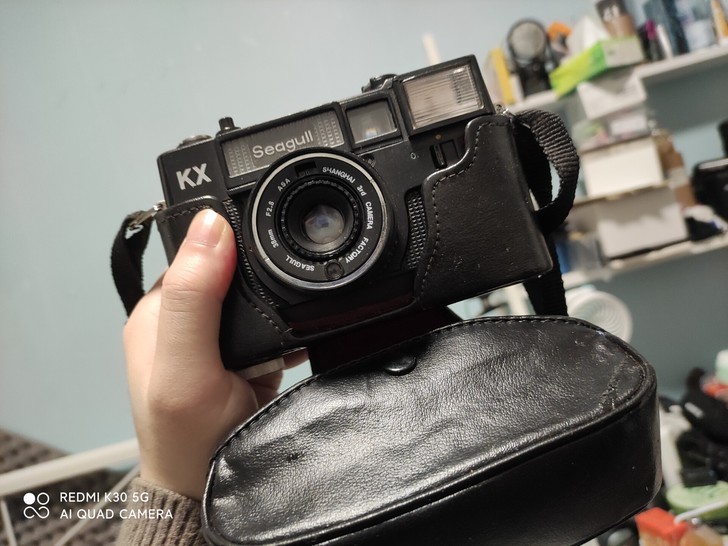 海鸥照相机 有皮套 不知道怎么用 当摆设出