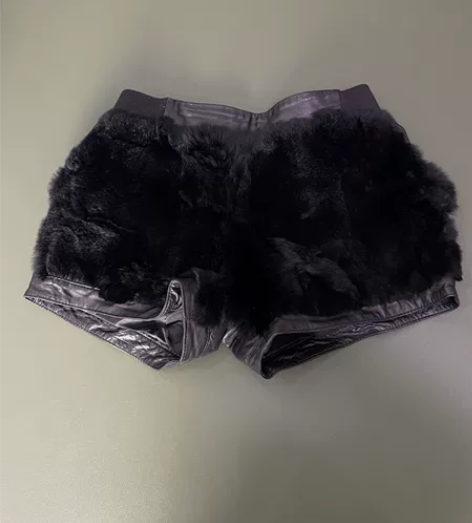 女士真皮短裤 轻微穿着痕迹 无破损 前面是...