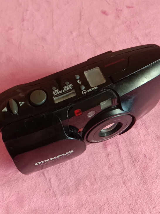奥林巴斯Z00M胶卷相机，外观一般，没有电...