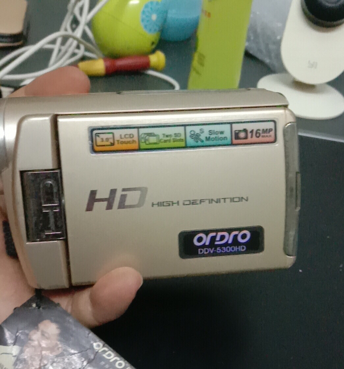 殴达数码摄像机，电池不充电，没有内存卡，配...