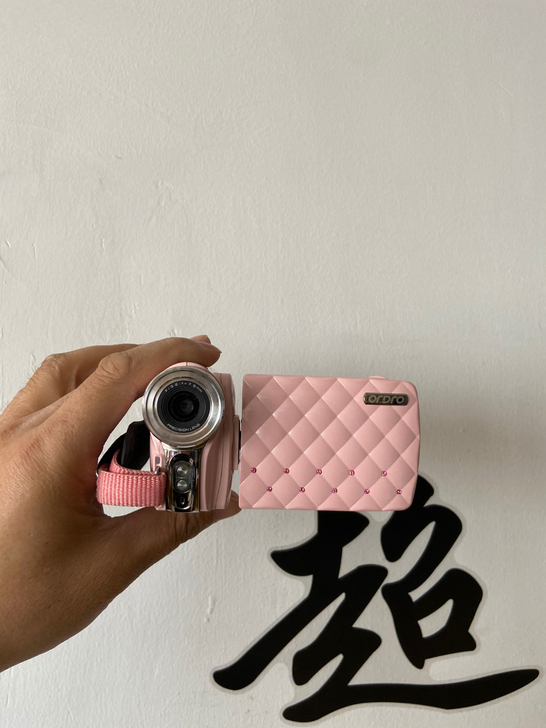 欧达粉钻DV摄像机。拍照摄像一体机。配件齐...