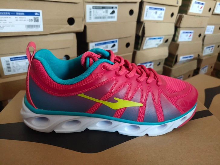 鸿星尔克正品，35码一双全新正品实物拍摄所...