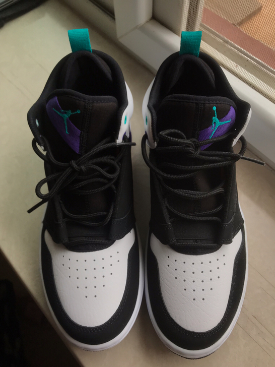 全新乔丹运动鞋42码，售出不退换谢谢理解！