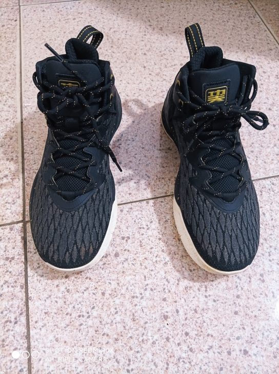 二手男乔丹蓝球41码   鞋子保证正品  ...