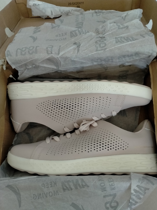 安踏春夏款减震轻便女板鞋，40码，全新有原...