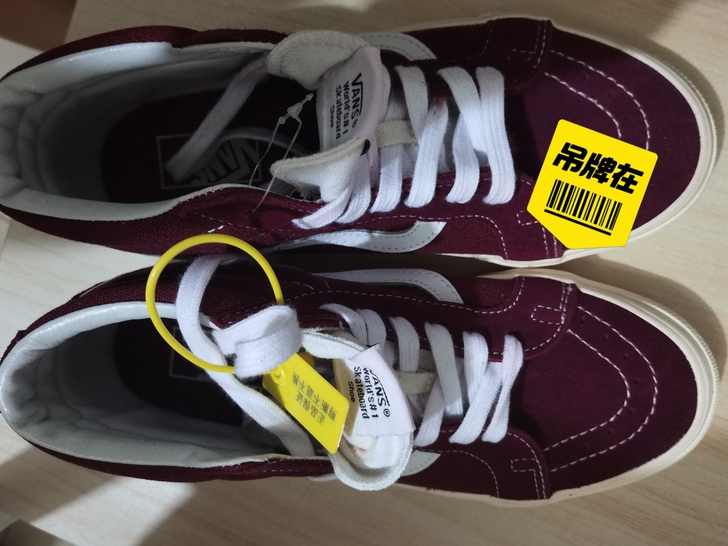 Vans 红鞋 40码，朋友送的，没穿过，...
