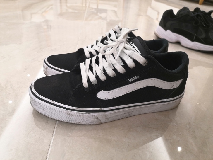 Vans休闲鞋，原价649，现价99，穿过...