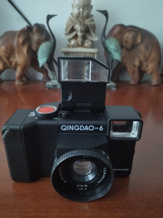 老款胶卷相机，QINGDAO-6成色较为完...