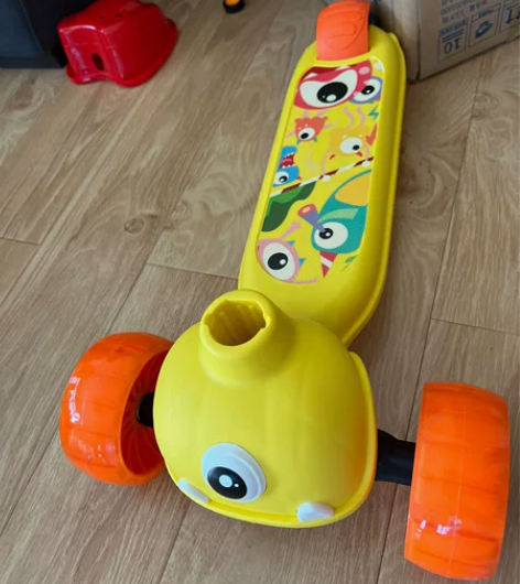 全新滑板车，贯日购买，朋友送了一个，这个闲...