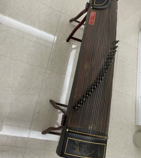 古筝，音色完美，用起来很不错，家里腾位置，...