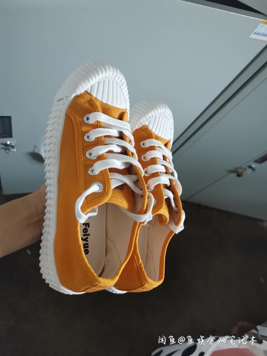 飞跃帆布鞋，都是38码，但是左边的穿起来要...