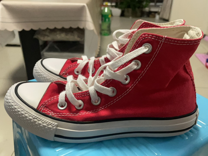 匡威 all star 穿的比较多 很舒服...