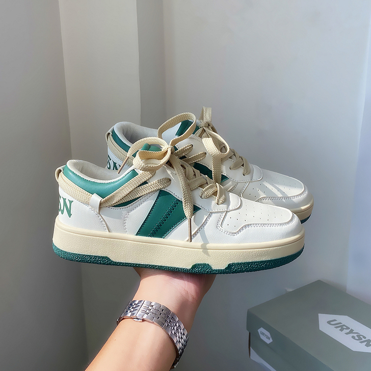 全新 才到几天 鞋带都还没有穿好 36码我...