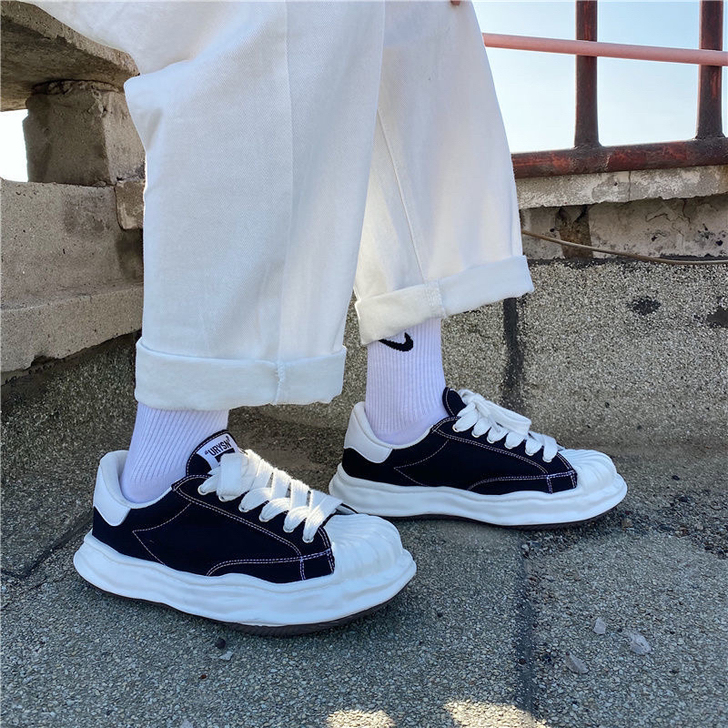 穿搭还在黑白配来看看它