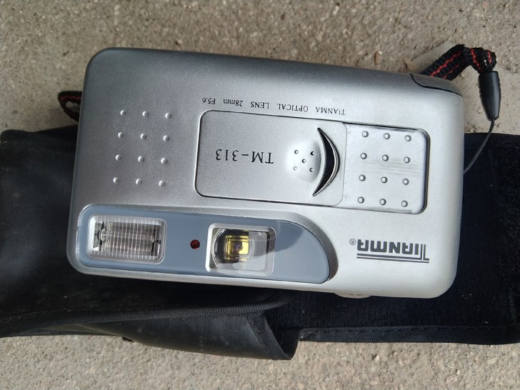 不知道什么牌的照相机