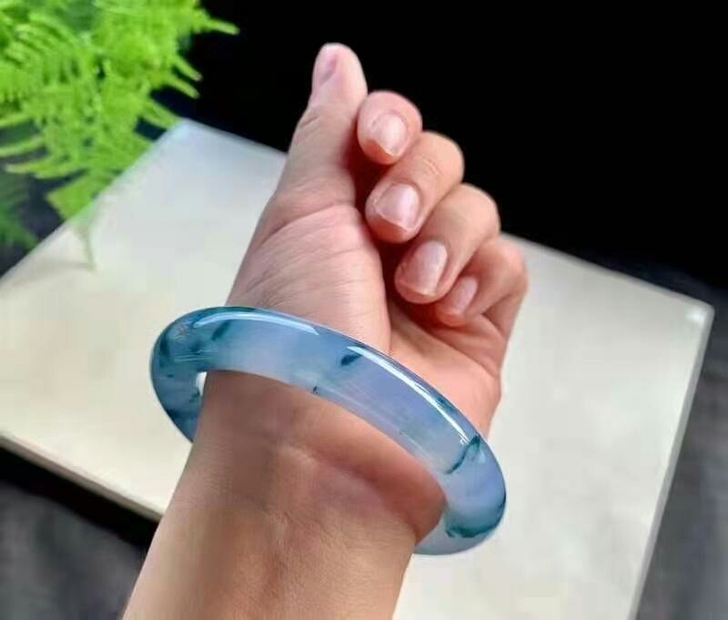 急出亏出冰紫飘花,片料同款起货。不同的光线...
