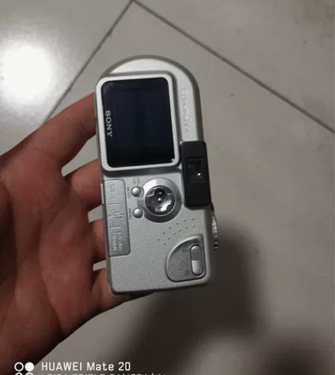索尼DSC-P7 品相如图，无充电器功能未...