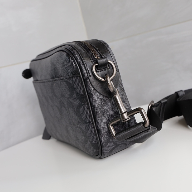 全新二手闲置转让男士真皮斜挎小包撞色小方包...