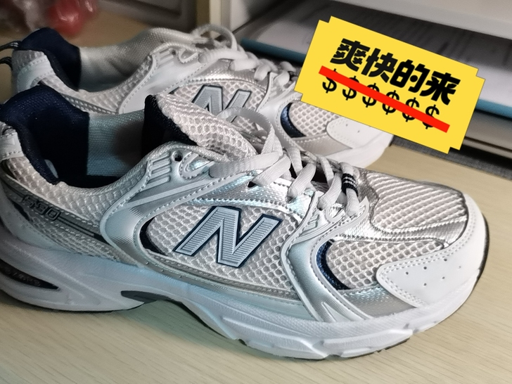 全新一次没有穿过!!!因为要搬宿舍了太多东...