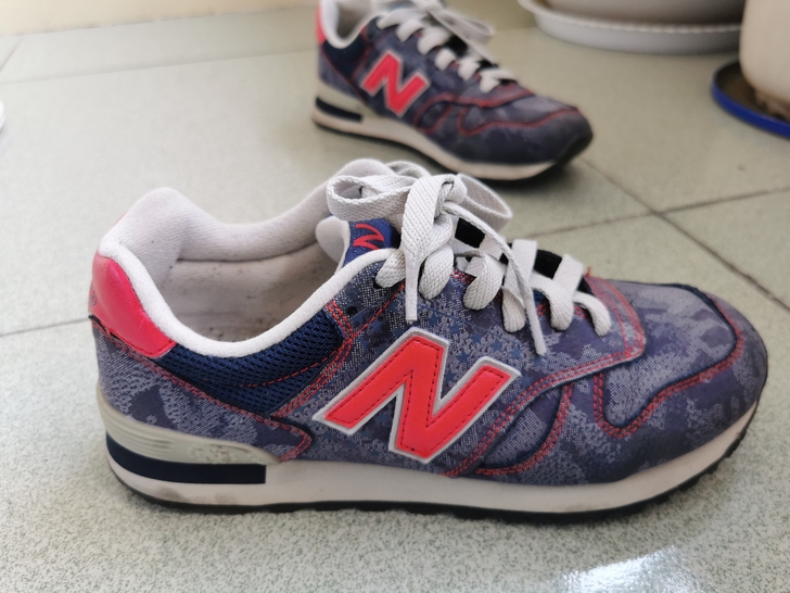 本人自用一双NB鞋,39码,买回来有点小了...