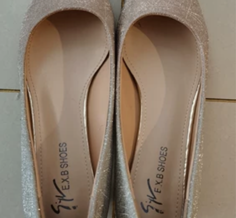 香槟色婚鞋女2022年新款宴会水晶鞋尖头细...