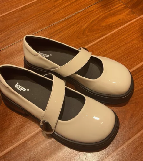 爱依服特价玛丽珍鞋  码数齐全 特价出单不...