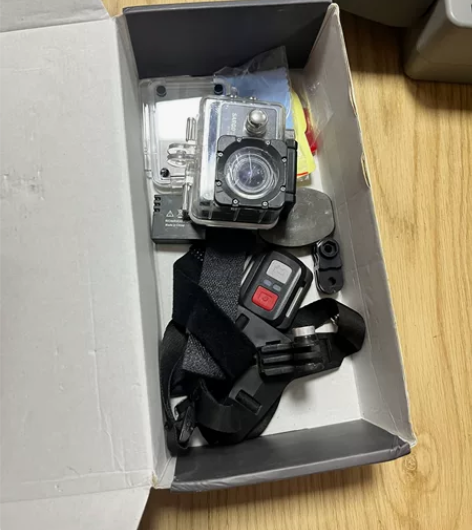 山狗A8带电池三块，运动相机记录仪一台，配...
