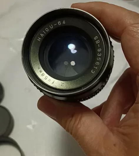出老海欧单反相机镜头一个,mD口,光圈正常...