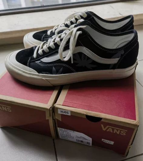 vans男士黑白枫叶鞋,7成新,44码 感...