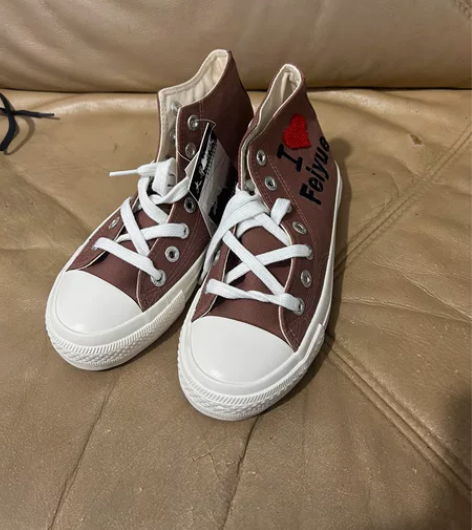 飞跃飞跃以前员工鞋多出来的。 落灰 压痕 ...