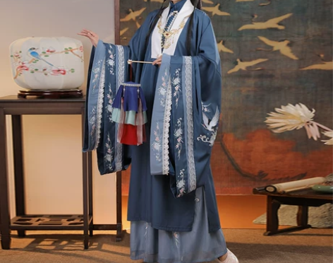 #汉服古装 【出租】清梳原创云鹤辞明制汉服...