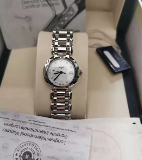 浪琴手表女款心月系列钻石手表，26.5mm...